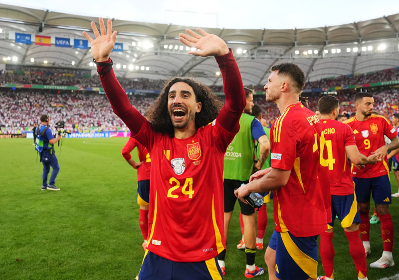 cucurella-toi-da-rat-lo-lang